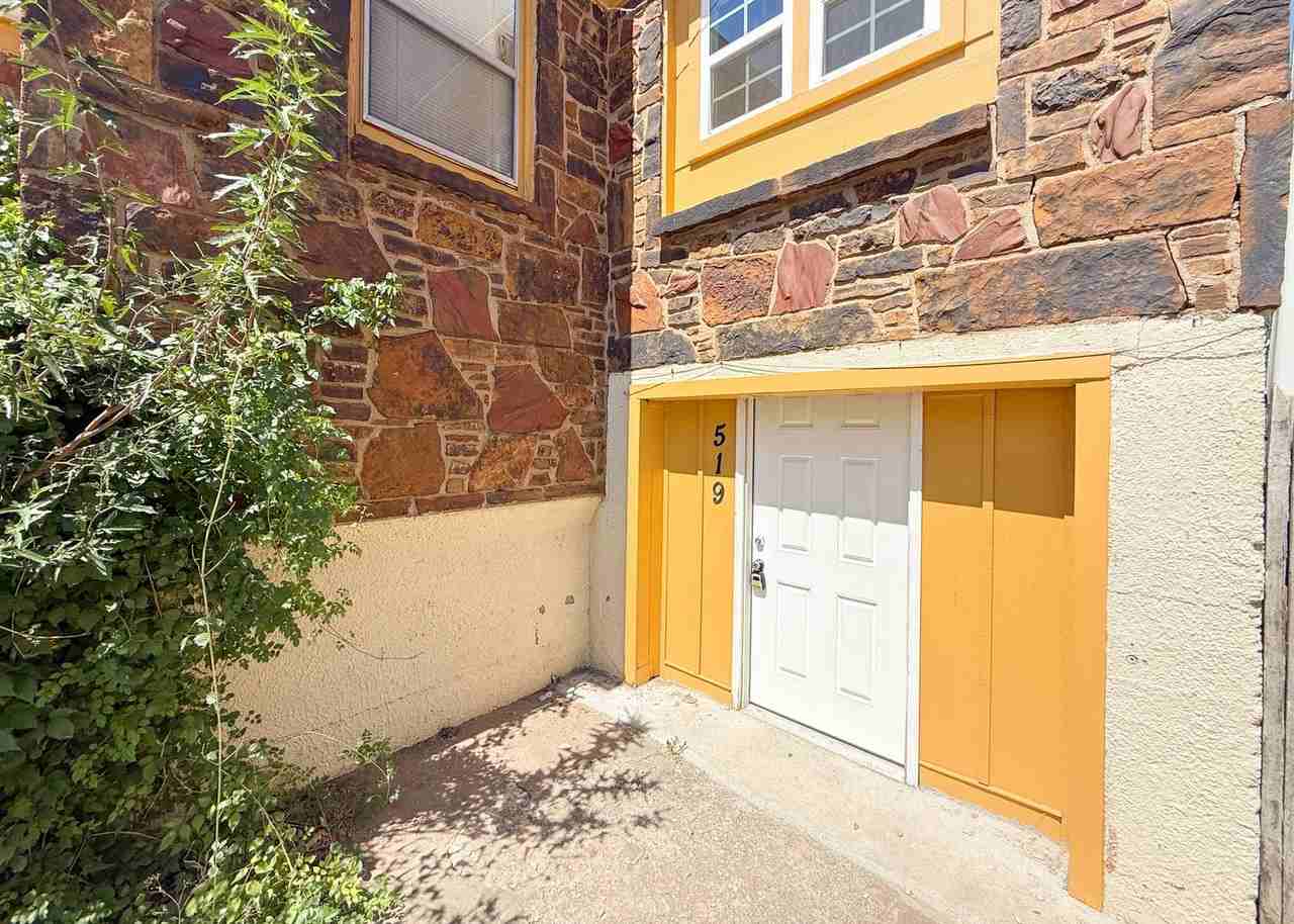 519 Sw 35th St - Photo 2 of 14