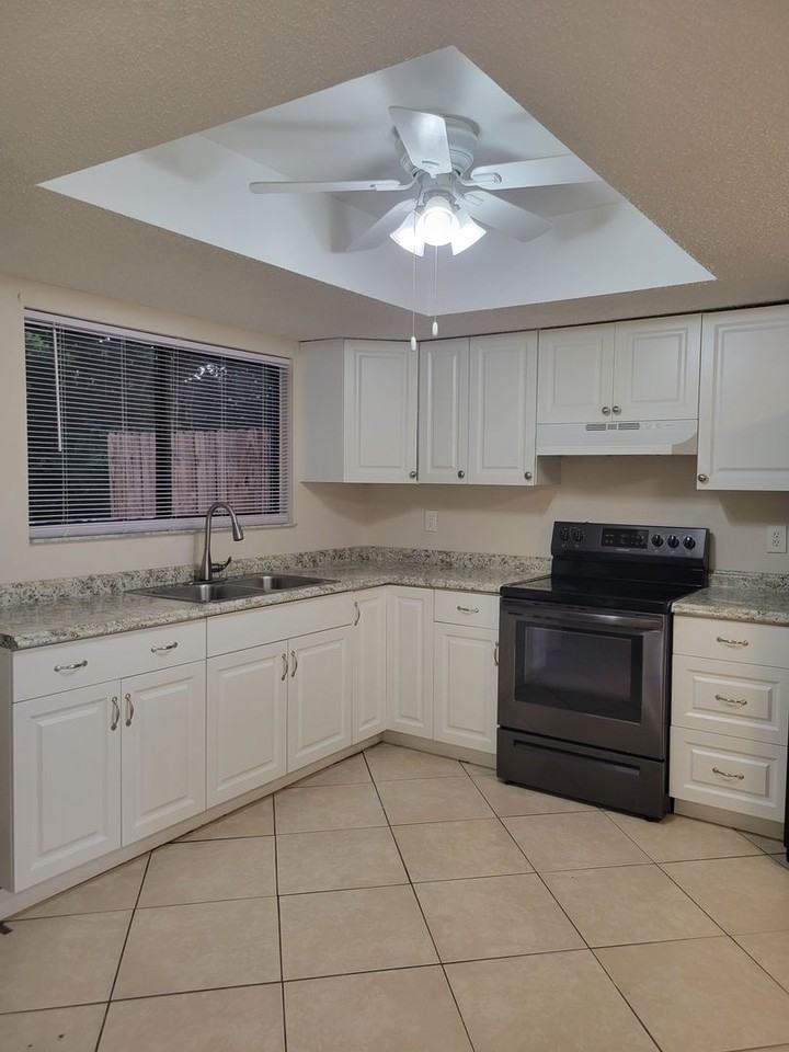 1862 Avenue Q Sw - Photo 7 of 15