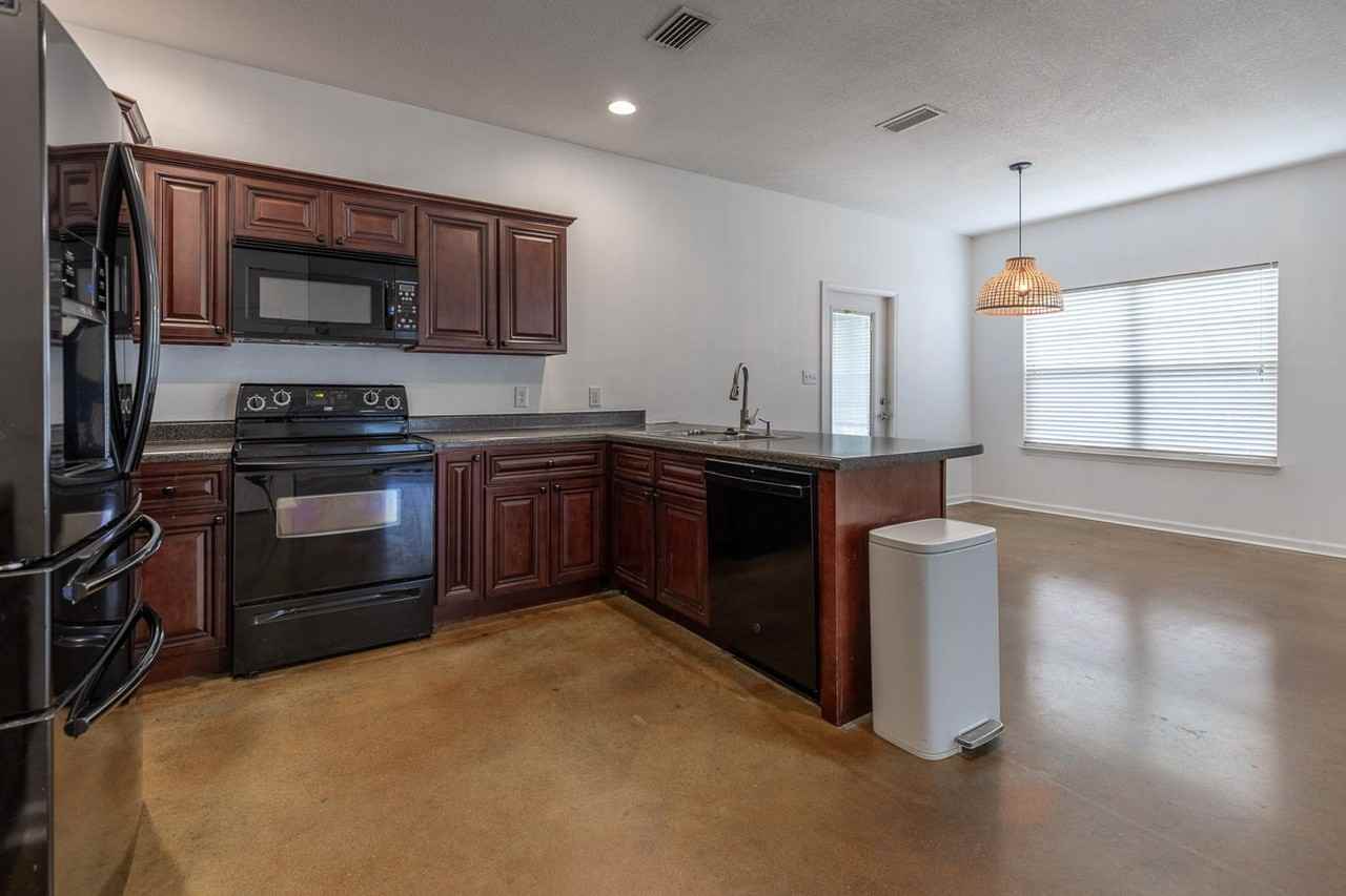 17419 Lewis Smith Dr - Photo 4 of 15
