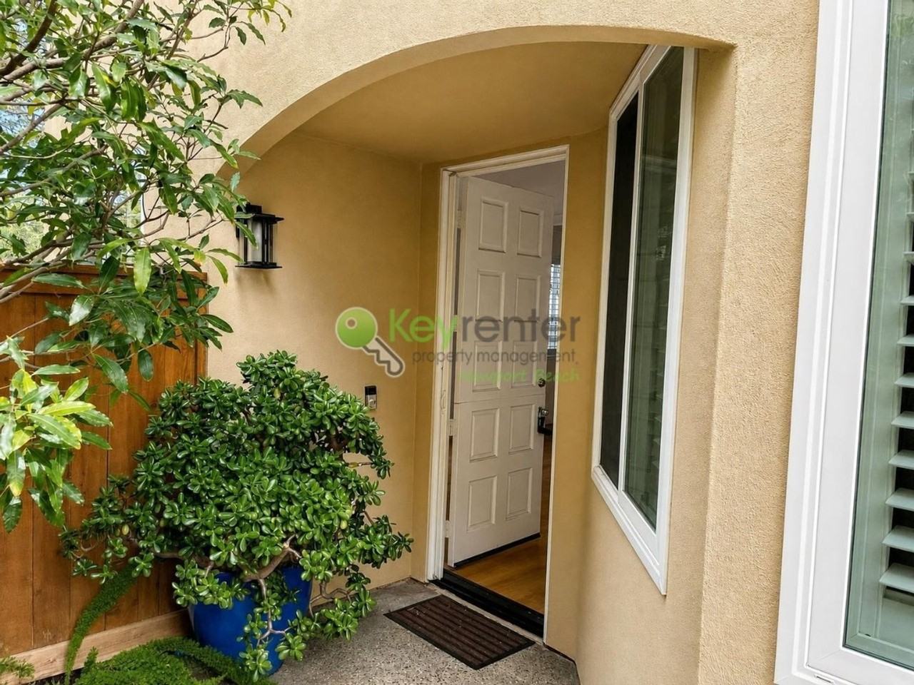 302 E 16th St #F - Photo 3 of 32