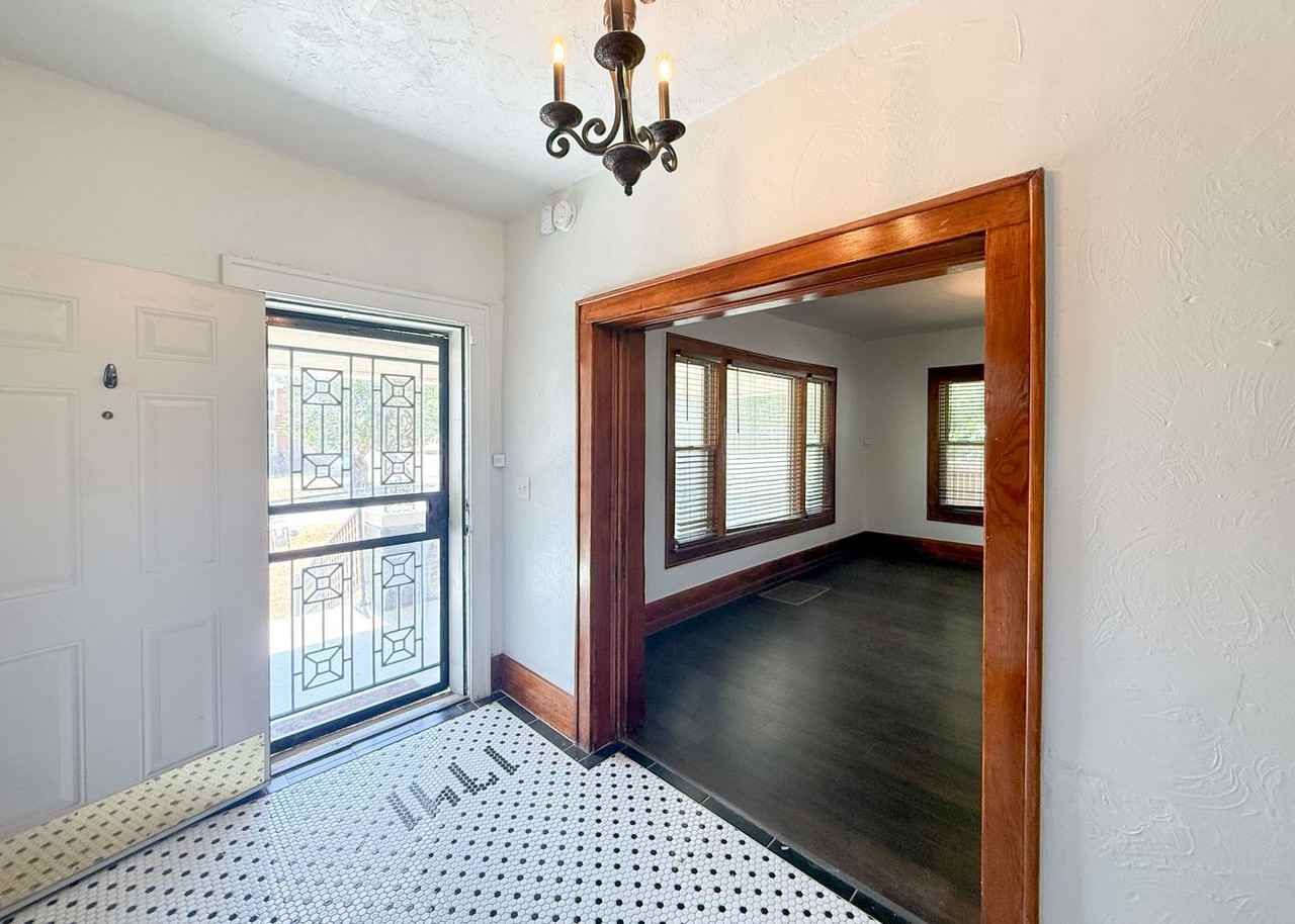 1741 W Park Pl - Photo 4 of 25