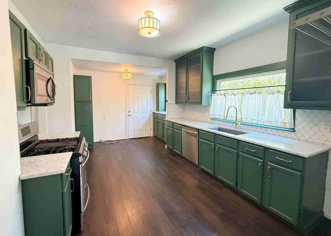 1741 W Park Pl - Photo 7 of 25