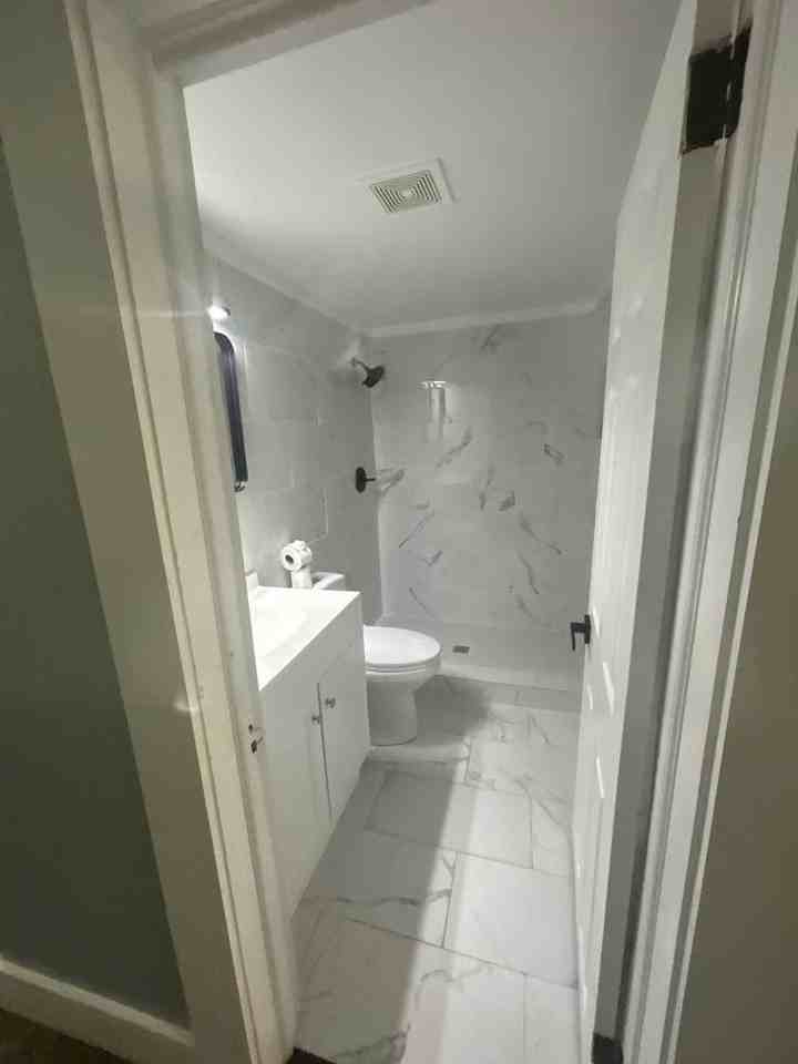419 1/2 W Concord St - Photo 2 of 23