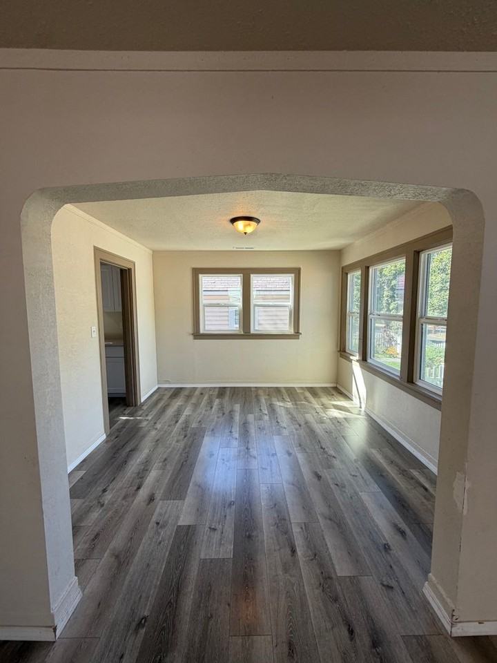 721 Mitchell St - Photo 2 of 26