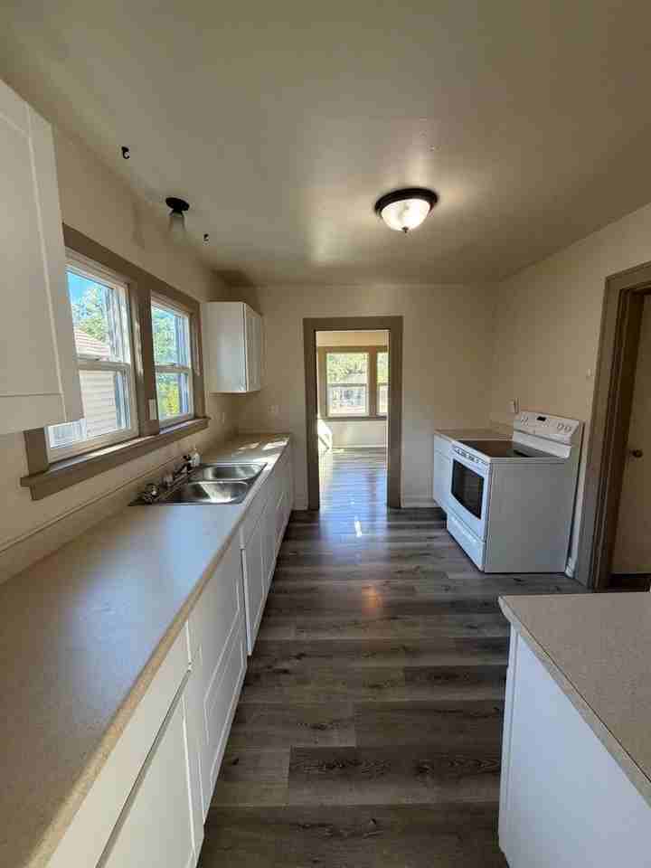 721 Mitchell St - Photo 5 of 26