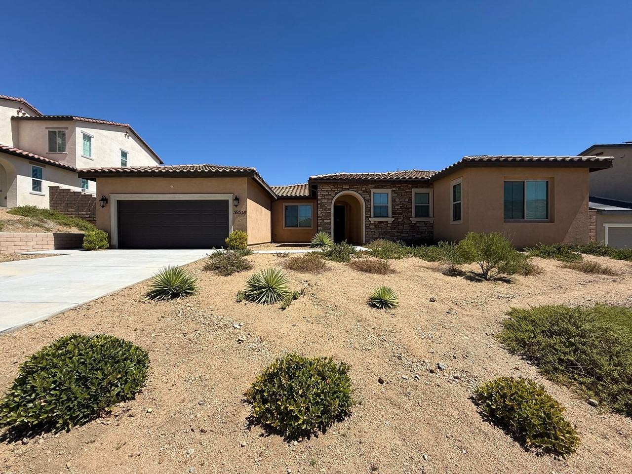 39338 Stirrup Ct - Photo 2 of 24
