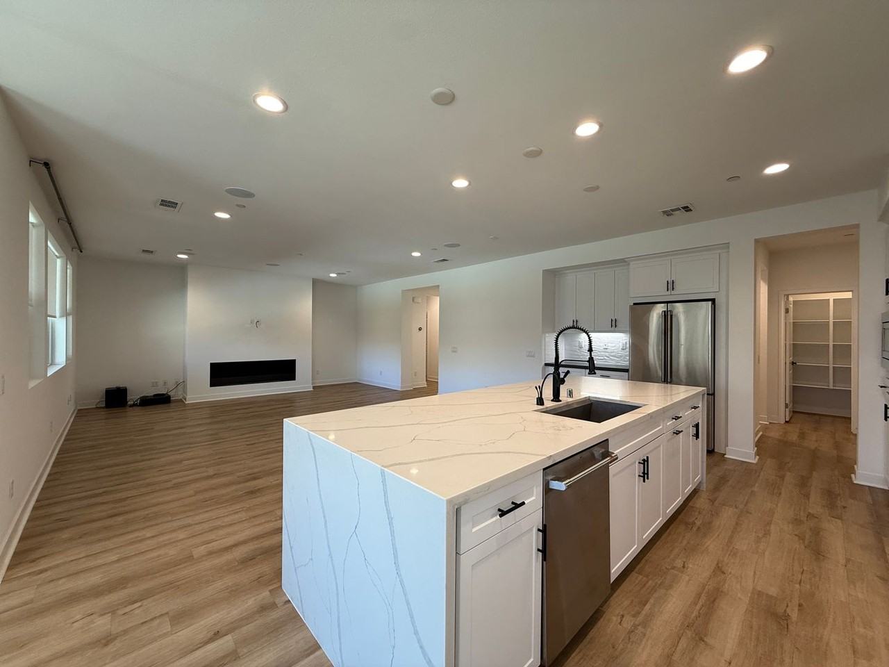 39338 Stirrup Ct - Photo 4 of 24