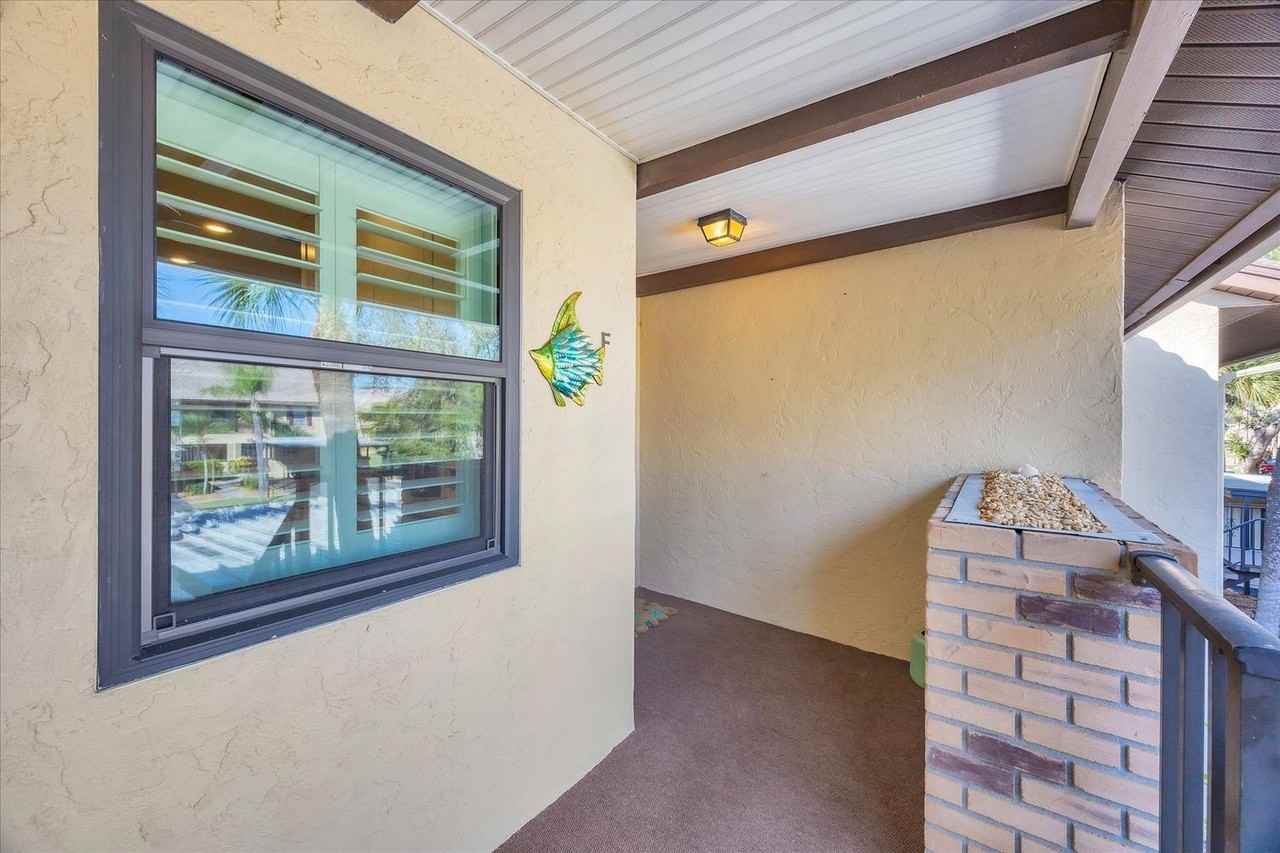 370 Three Lakes Ln #F - Photo 3 of 36