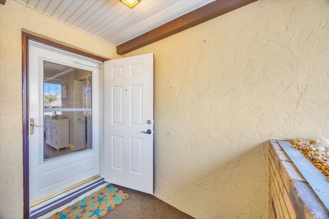 370 Three Lakes Ln #F - Photo 4 of 36