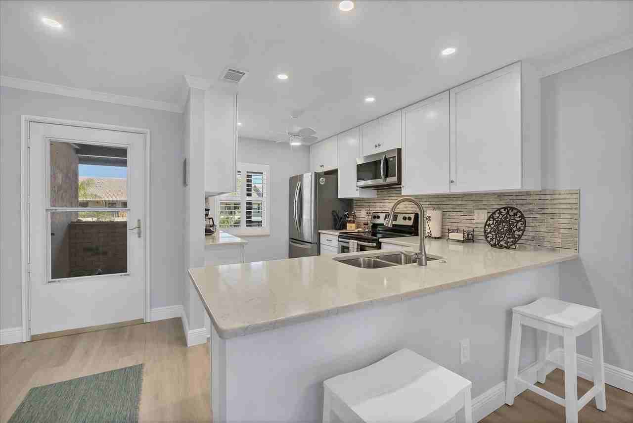 370 Three Lakes Ln #F - Photo 6 of 36