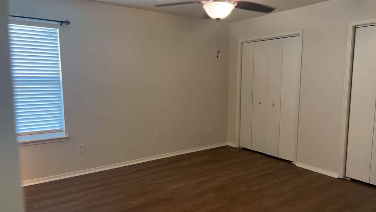 1209 W Bishop Dr - Photo 5 of 15