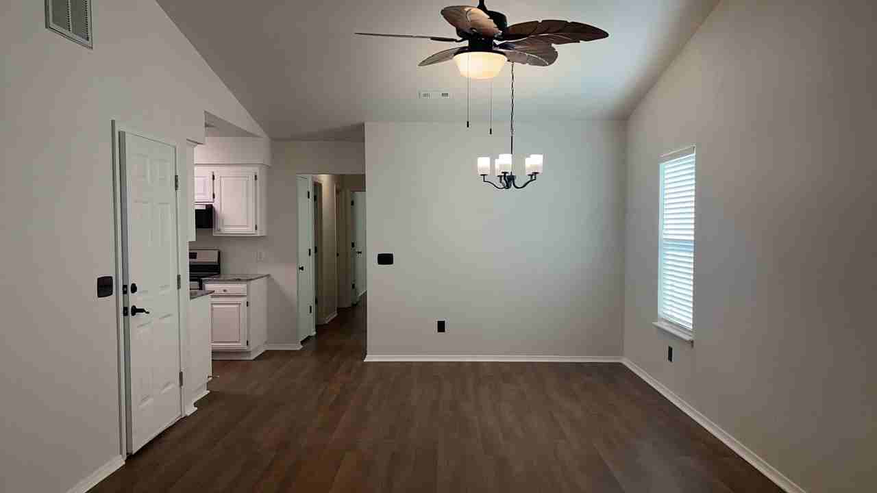 1209 W Bishop Dr - Photo 7 of 15
