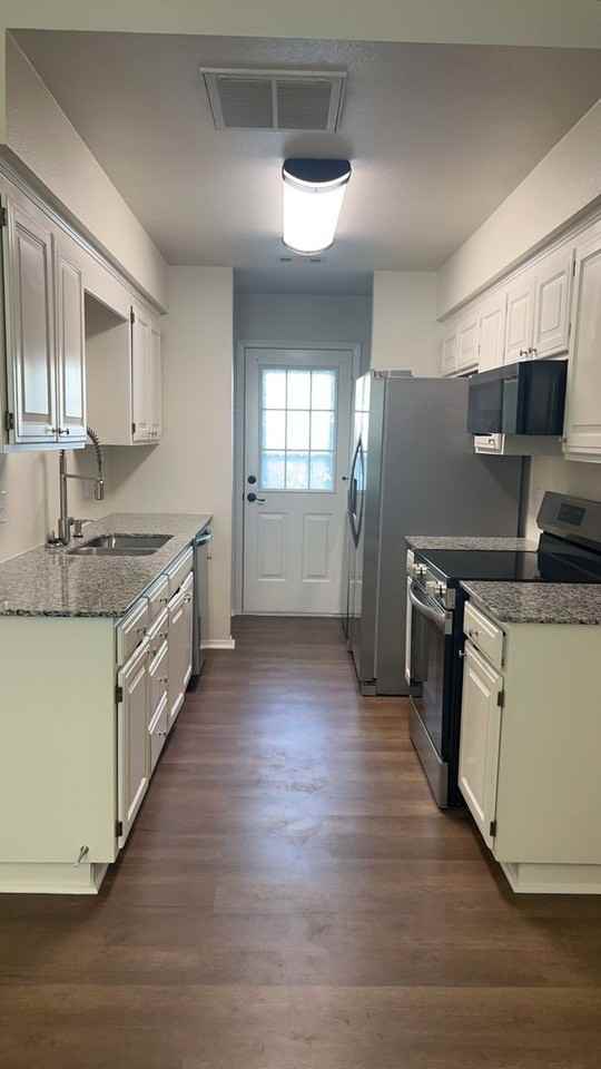 1209 W Bishop Dr - Photo 4 of 15