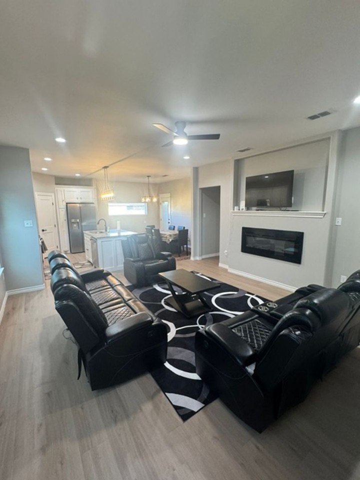 7904 Freedom Crest Ave - Photo 2 of 17