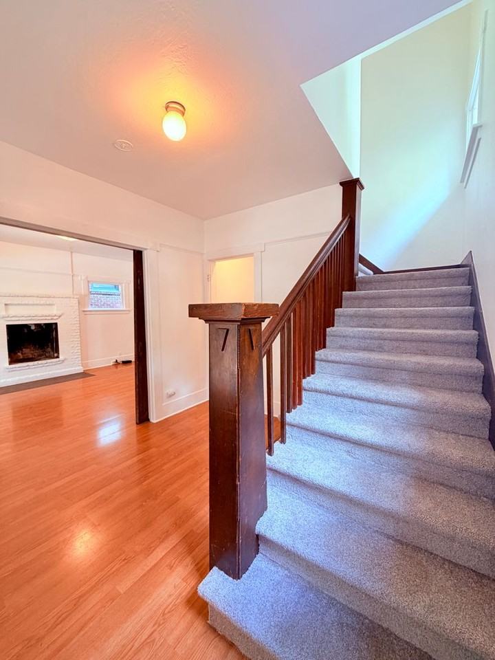 2031 Eastlake Ave E - Photo 5 of 41