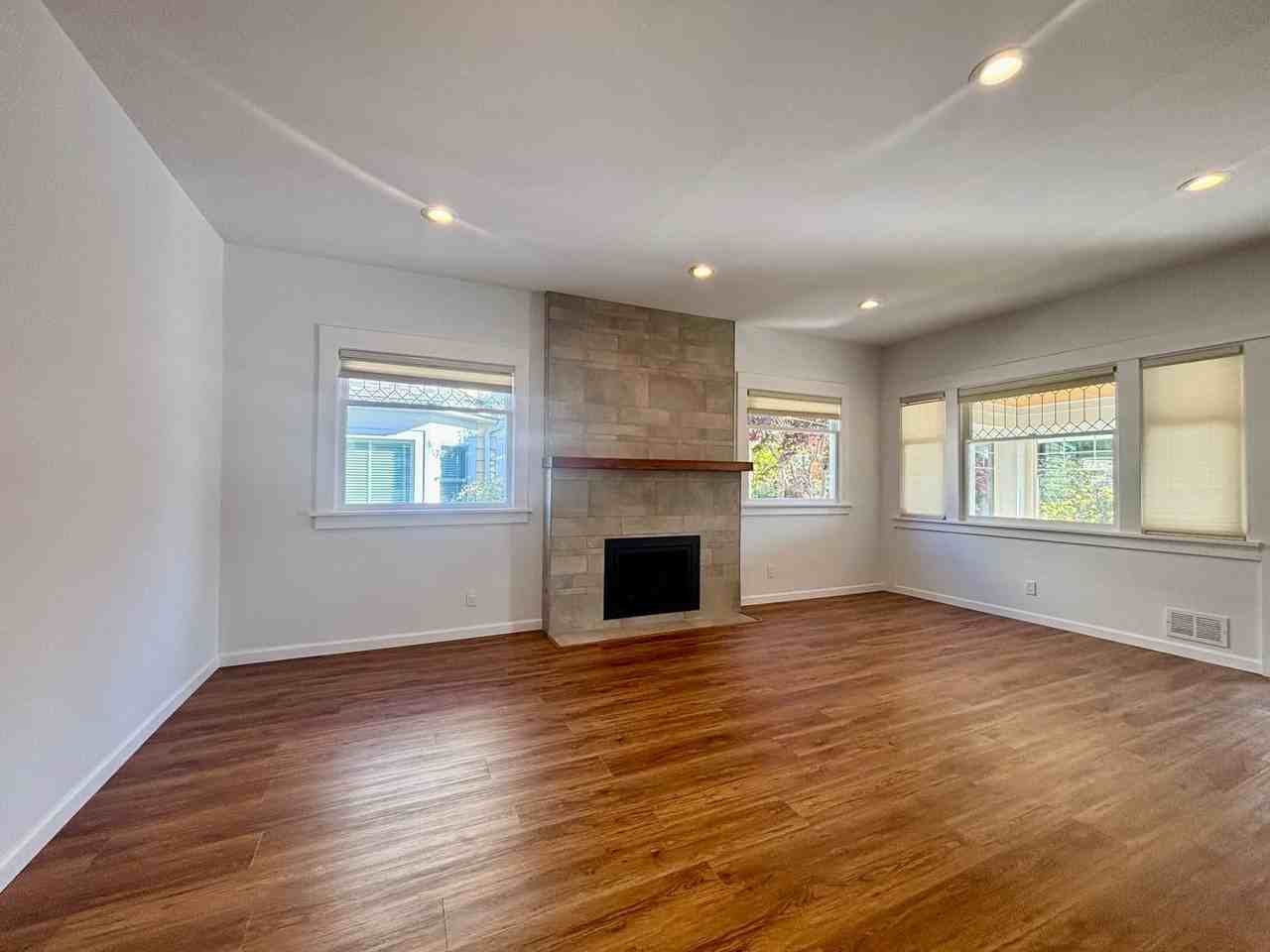 8019 Corliss Ave N - Photo 3 of 36