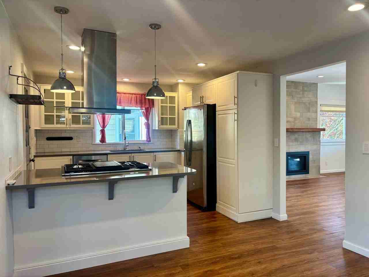 8019 Corliss Ave N - Photo 5 of 36