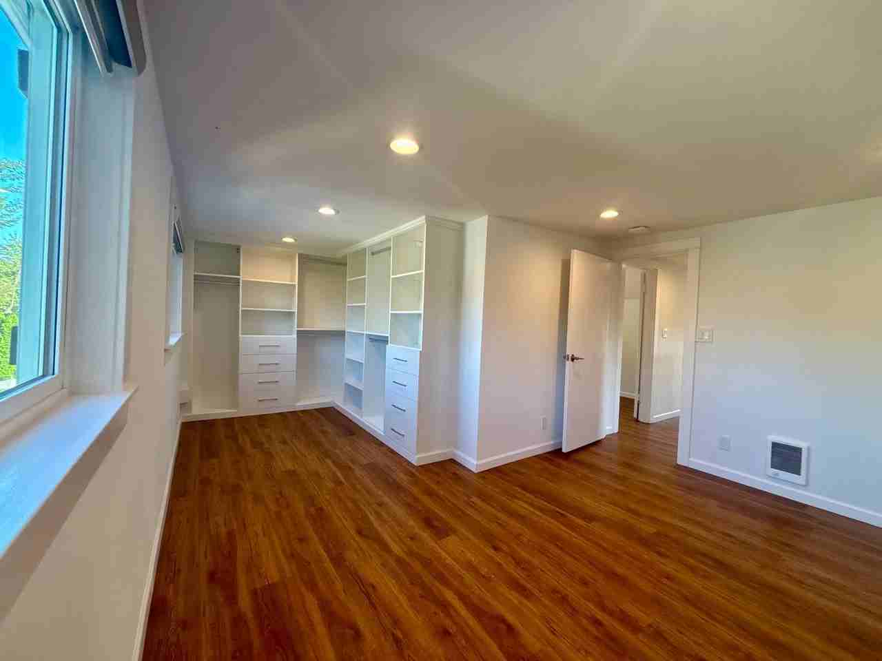 8019 Corliss Ave N - Photo 6 of 36