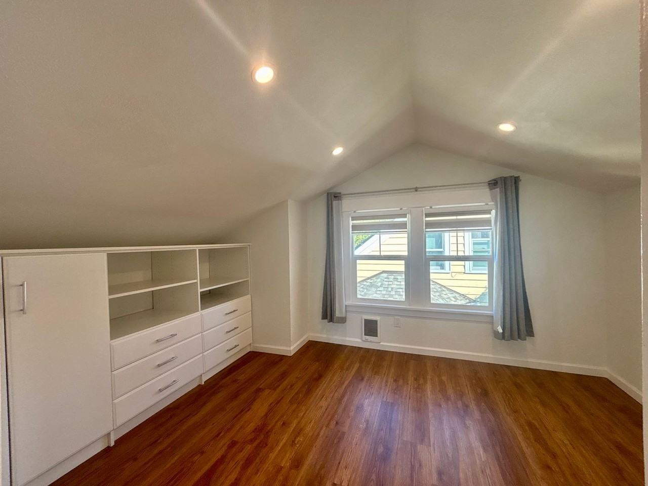 8019 Corliss Ave N - Photo 7 of 36