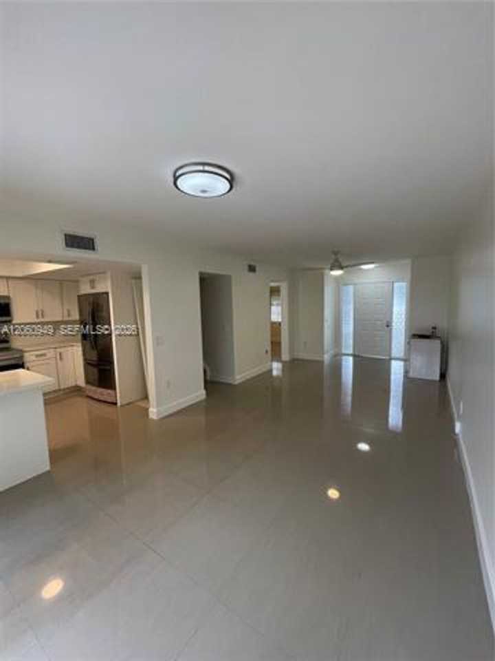 12370 12370 SW 52nd Place th 12370 - Photo 5 of 38