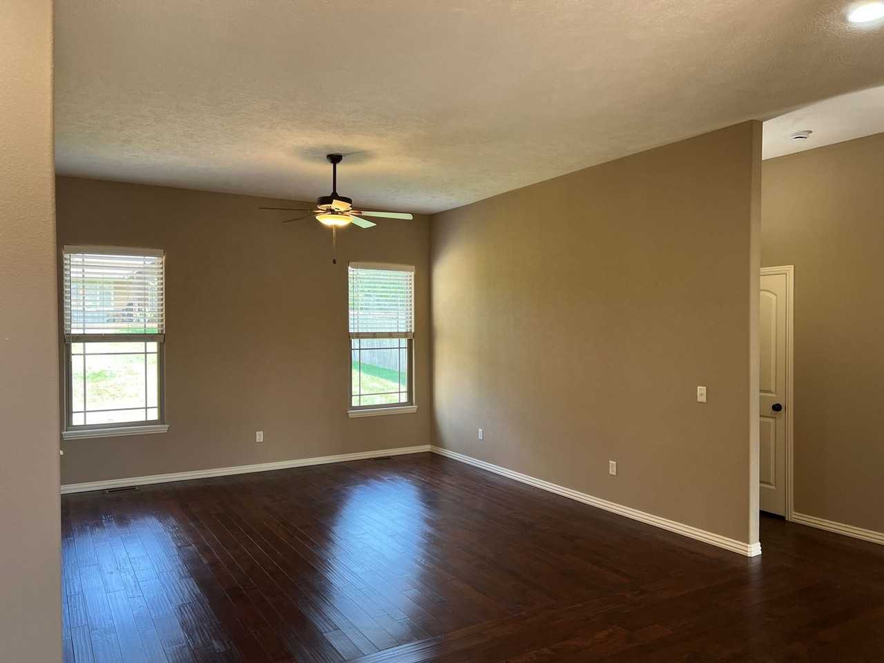 614 N Galileo Dr - Photo 4 of 25