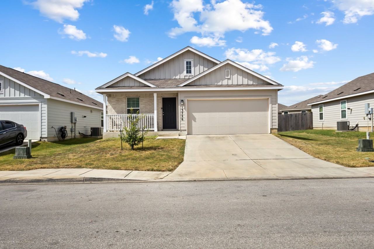 13726 Locklear Way - Photo 2 of 28