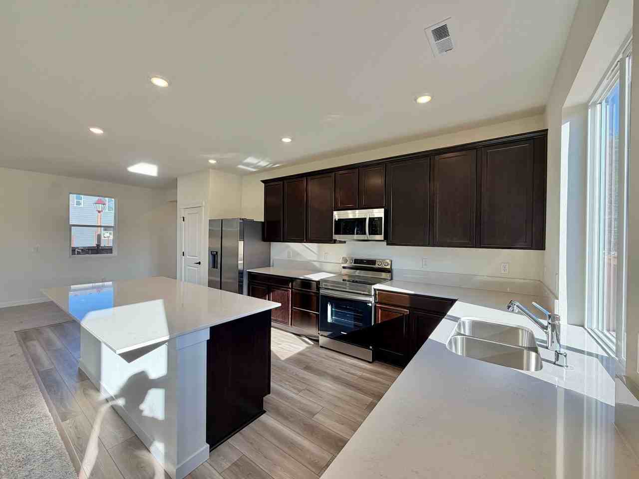 1827 Nw Nahele Ct - Photo 3 of 39