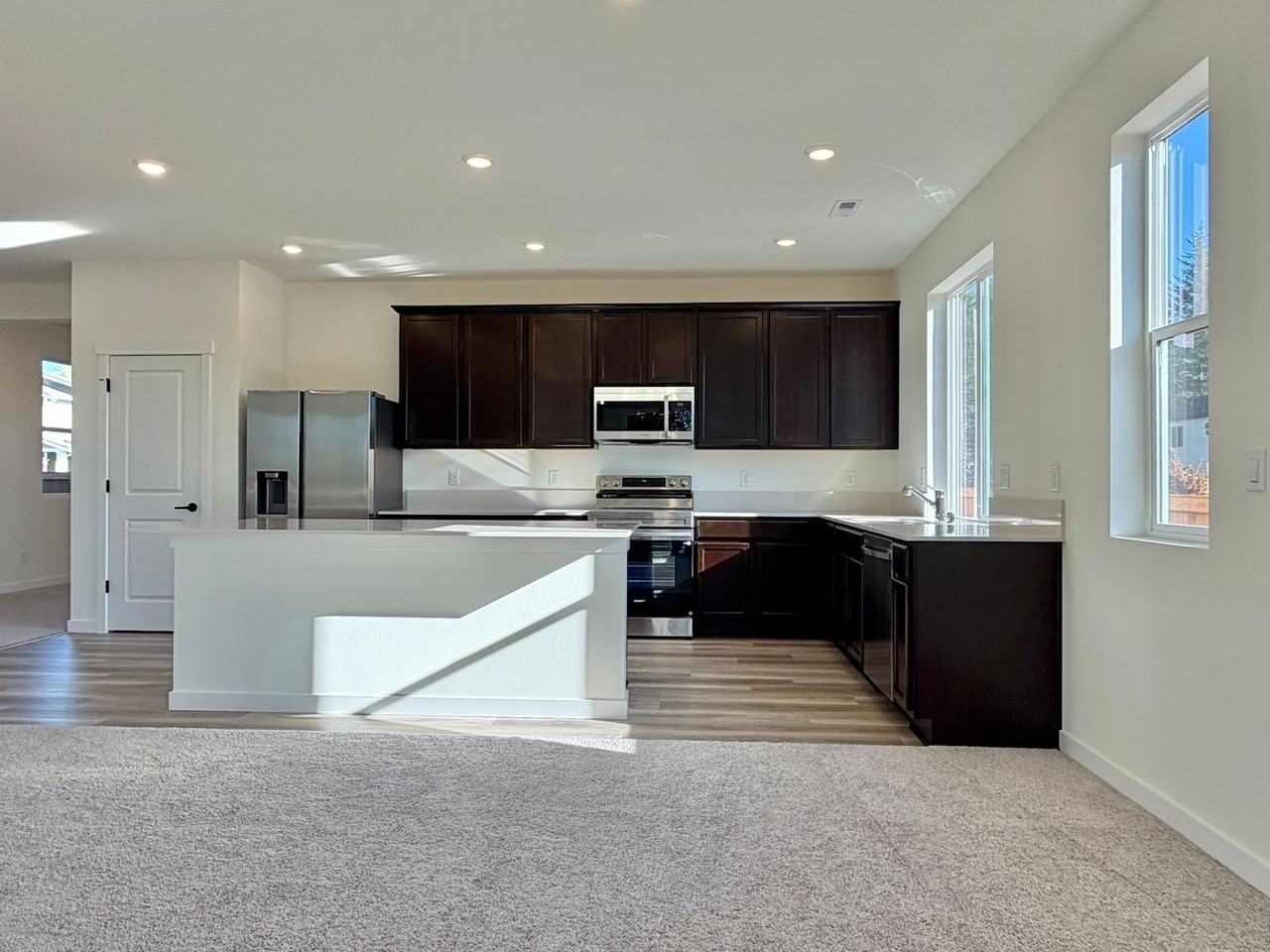 1827 Nw Nahele Ct - Photo 6 of 39