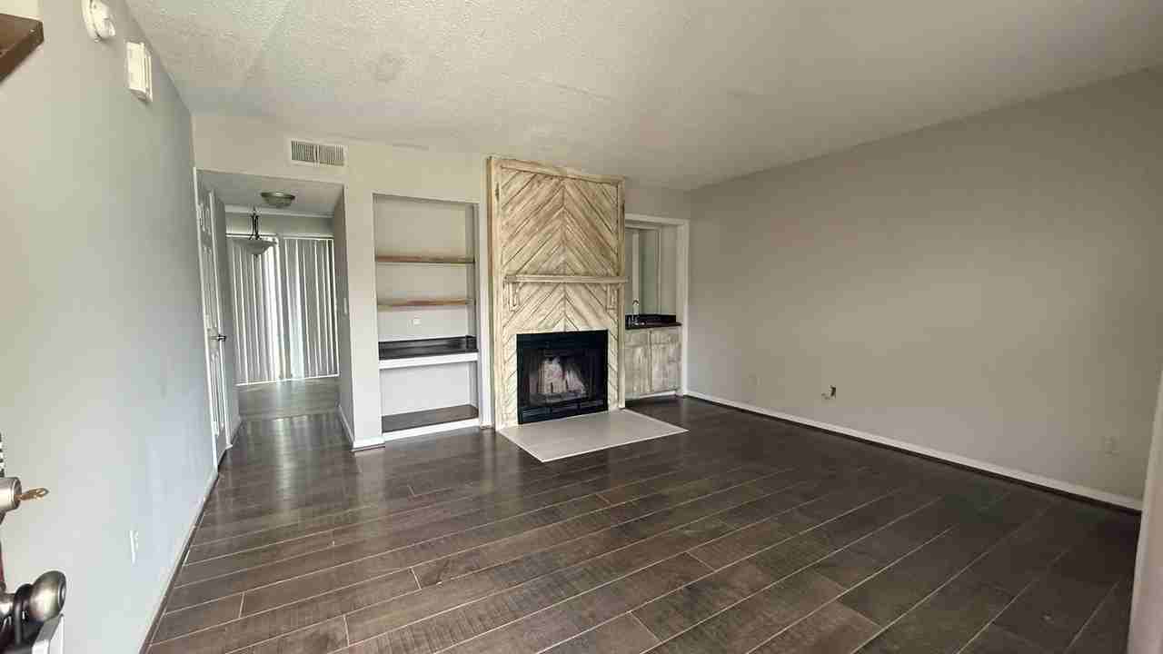8016 Thelen St - Photo 2 of 21