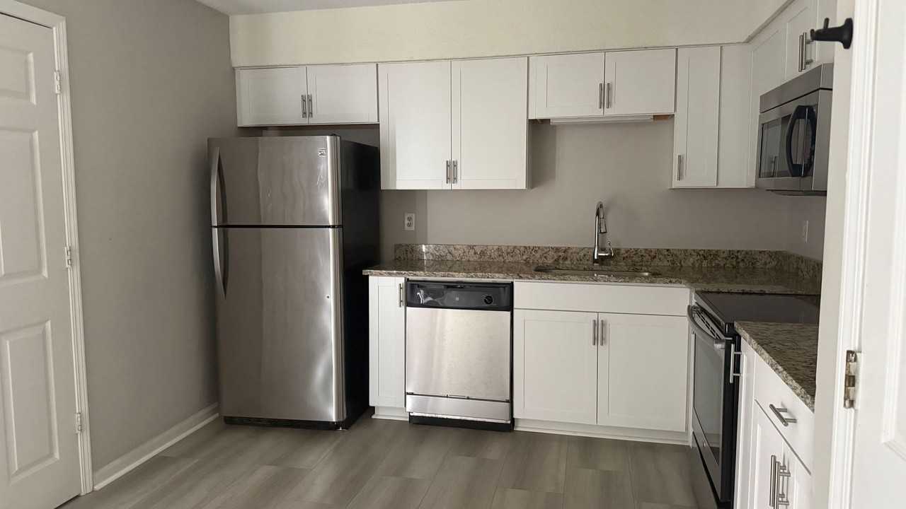 8016 Thelen St - Photo 4 of 21