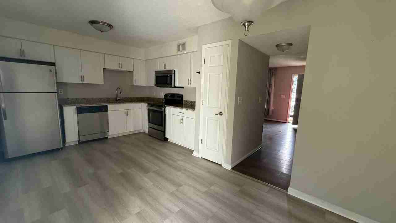 8016 Thelen St - Photo 6 of 21
