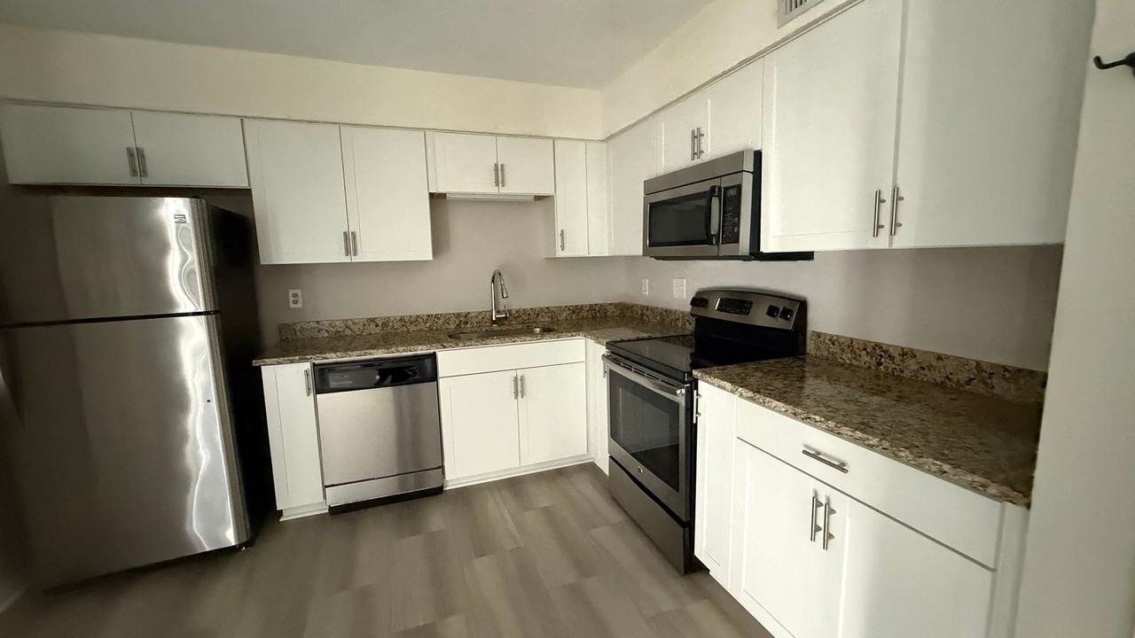 8016 Thelen St - Photo 7 of 21