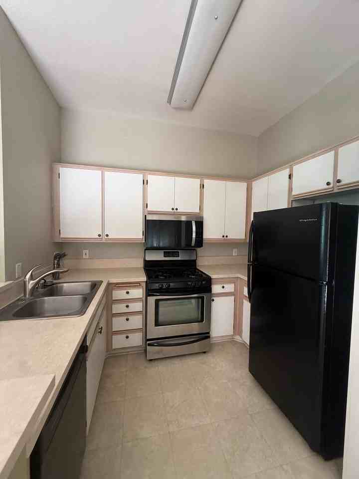 21415 S Vermont Ave #10 - Photo 3 of 9