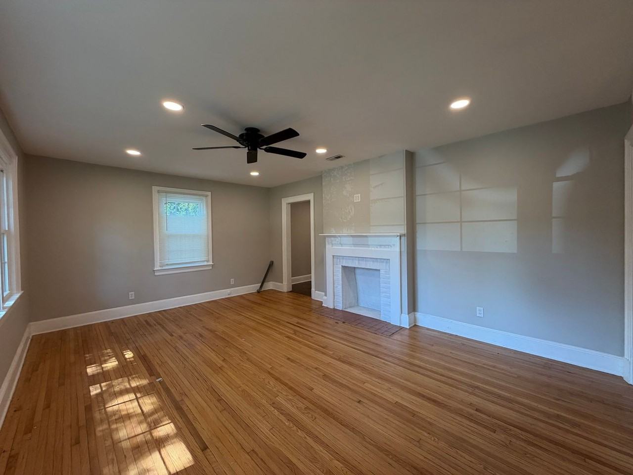 720 Charlton St Nw - Photo 3 of 27