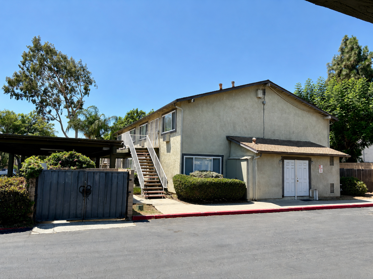 1009 E Deodar St #C - Photo 7 of 9