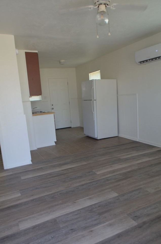 705 W Avenue B - Photo 3 of 15
