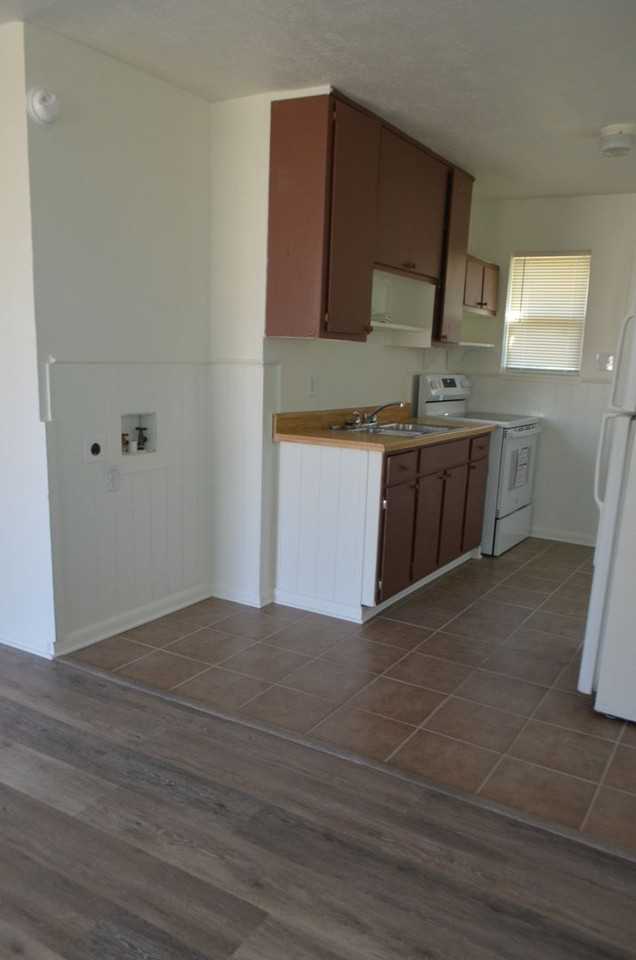 705 W Avenue B - Photo 4 of 15