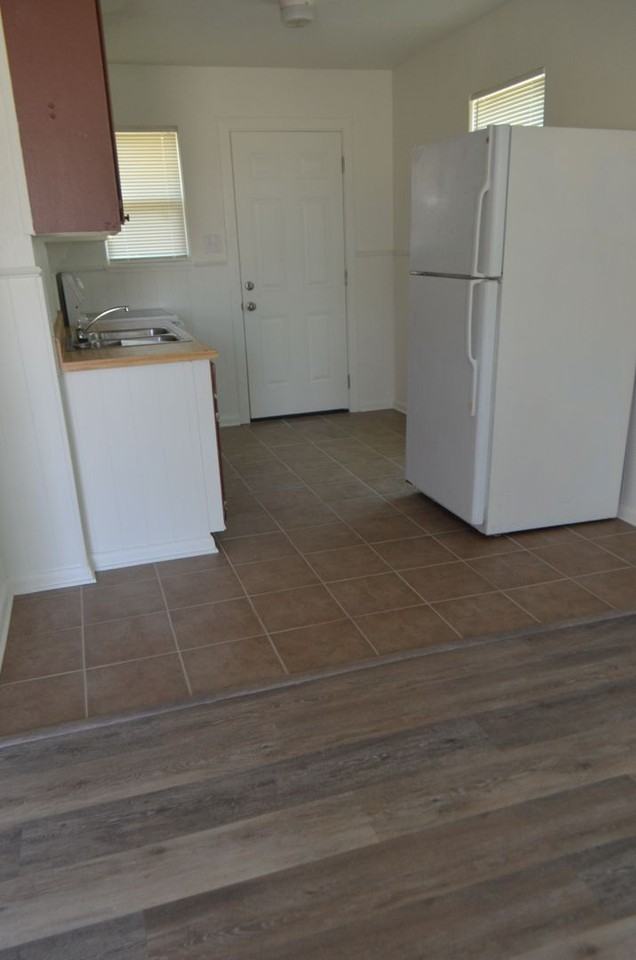 705 W Avenue B - Photo 5 of 15