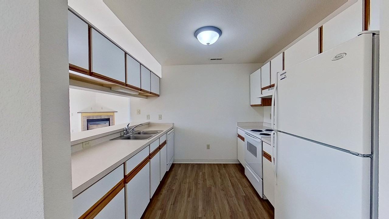 2783 Gateway Ave - Photo 6 of 19