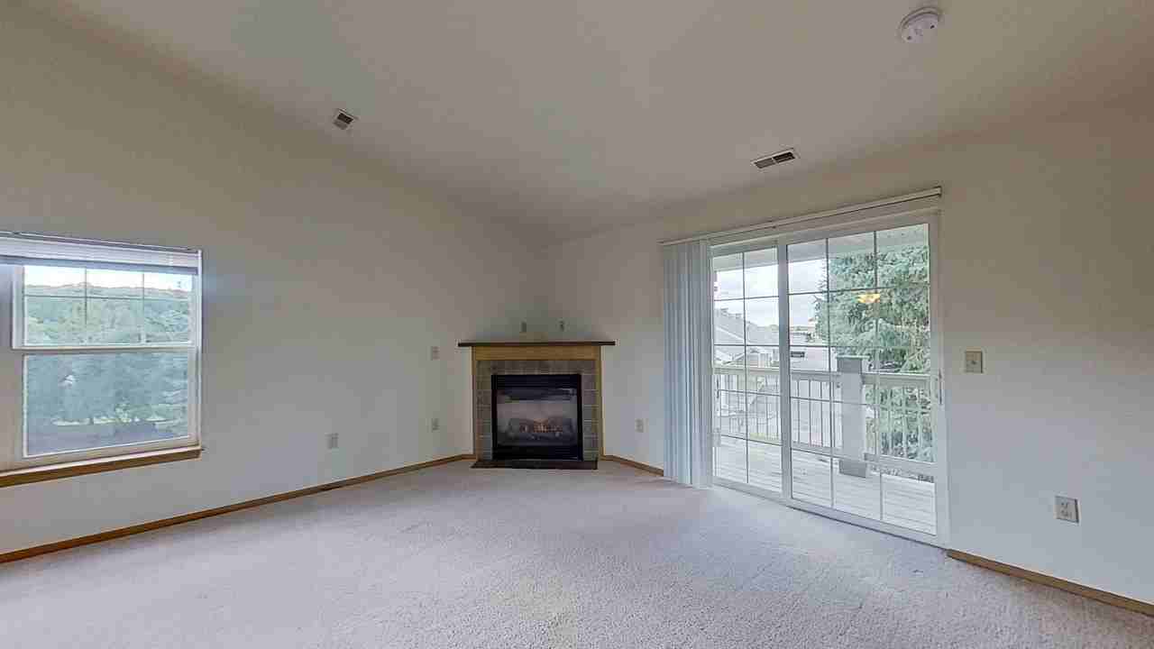2791 Gateway Ave - Photo 3 of 19
