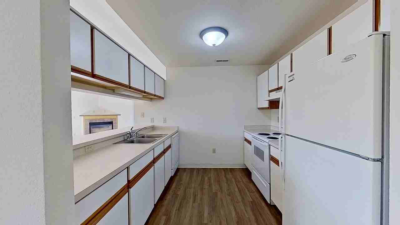 2791 Gateway Ave - Photo 6 of 19