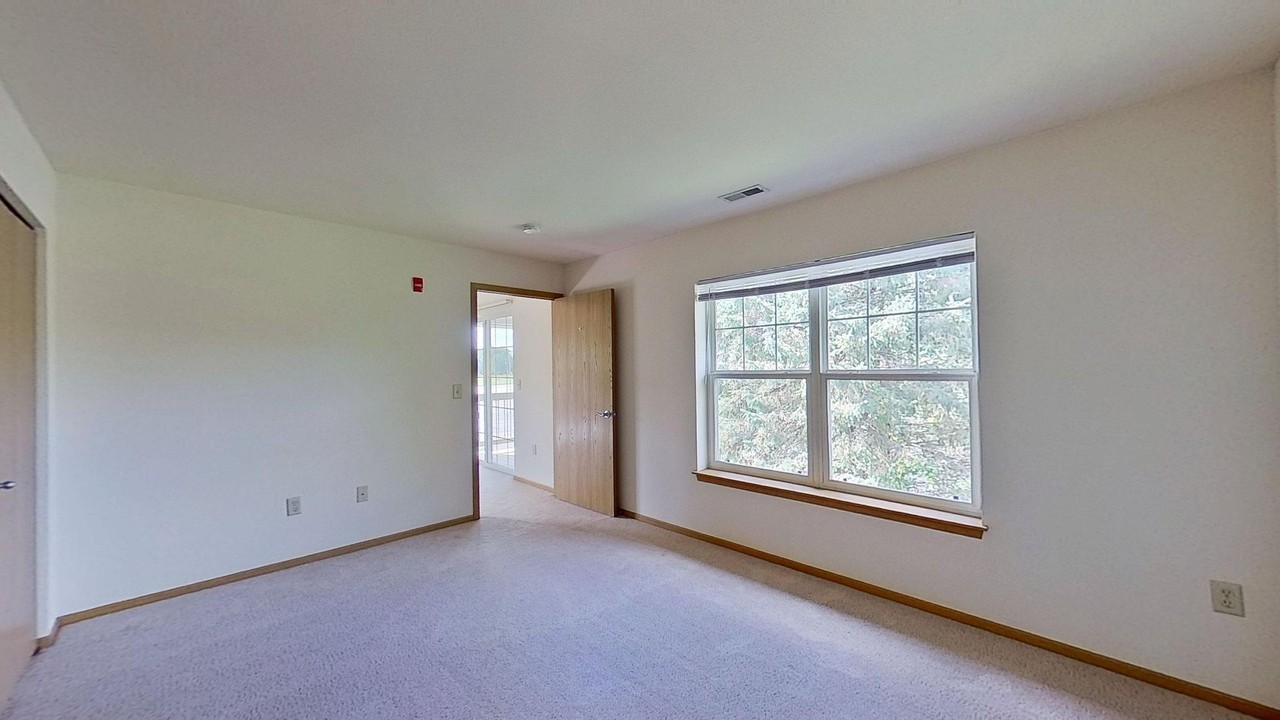 2791 Gateway Ave - Photo 5 of 19
