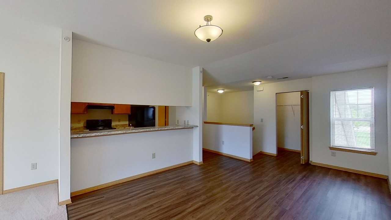 645 Cedar Bluffs Way - Photo 3 of 20
