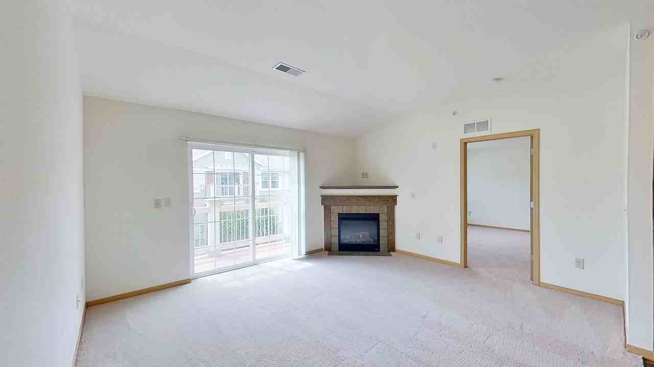 645 Cedar Bluffs Way - Photo 5 of 20