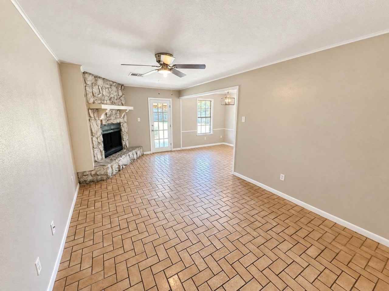 2532 La Vonne Cir - Photo 2 of 9