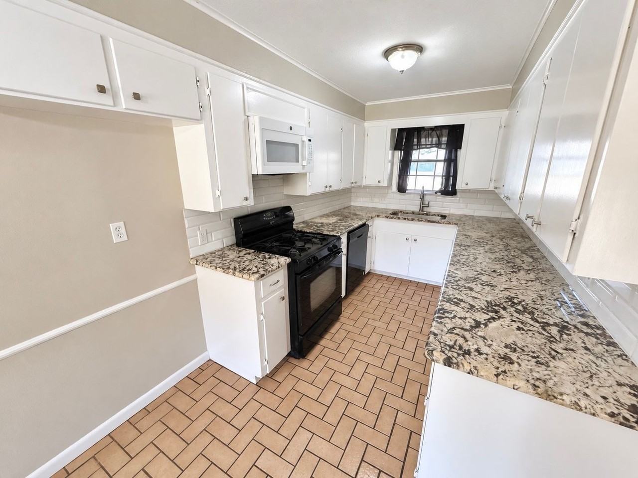 2532 La Vonne Cir - Photo 3 of 9