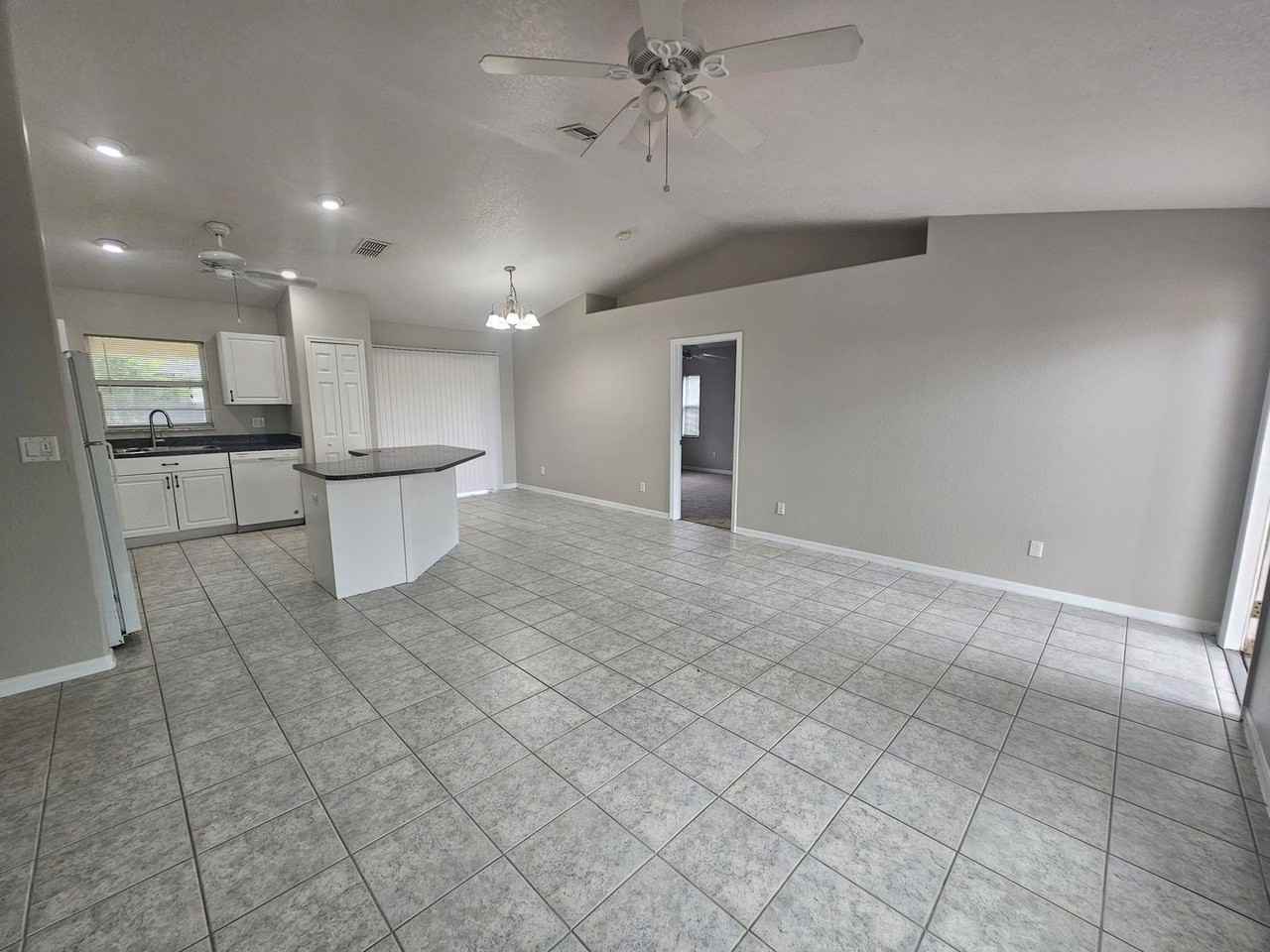 1144 Nw 5th Pl - Photo 3 of 20