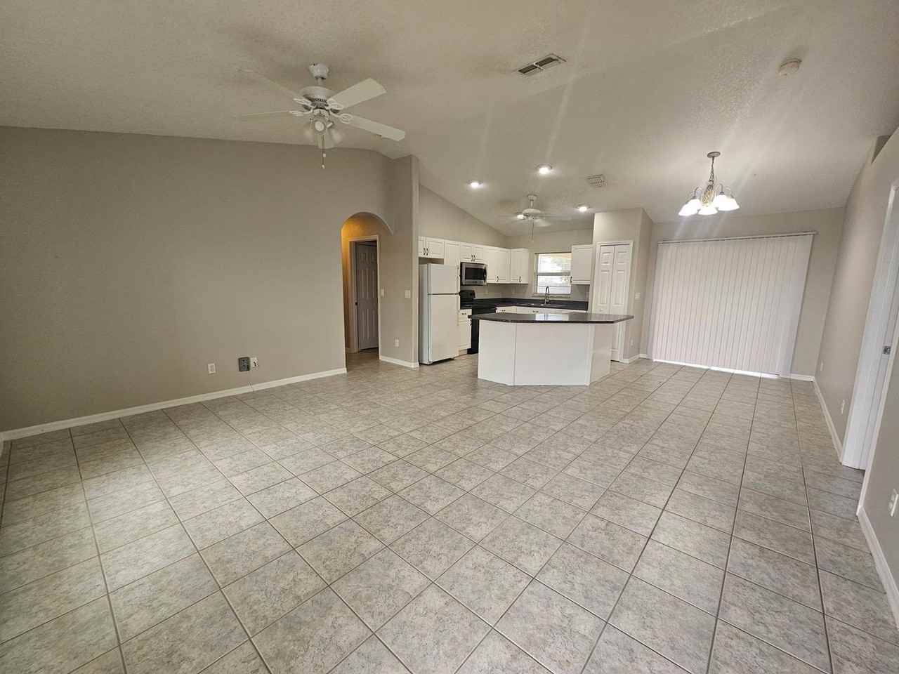 1144 Nw 5th Pl - Photo 4 of 20