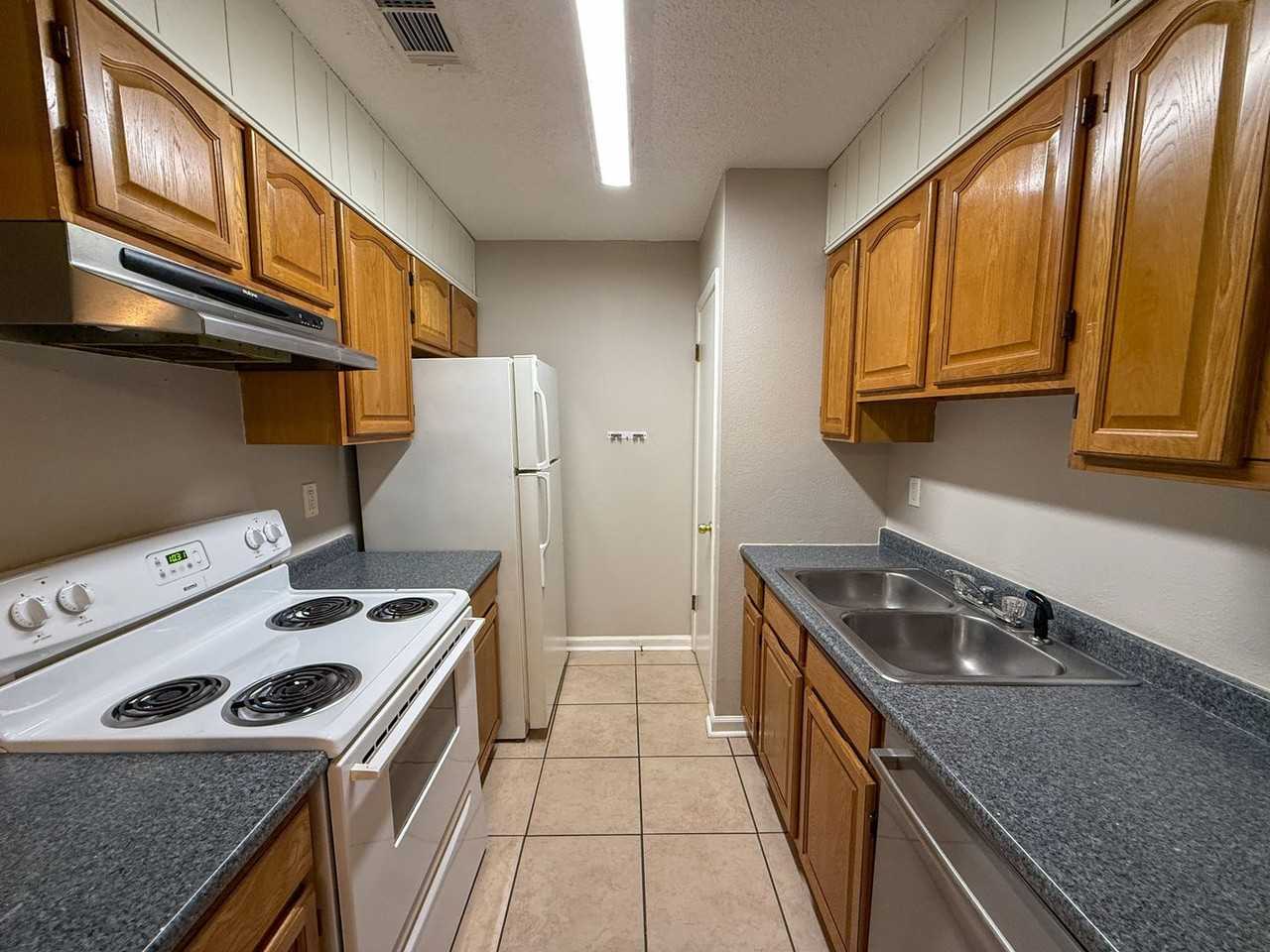 7004 Lanier Dr - Photo 4 of 16