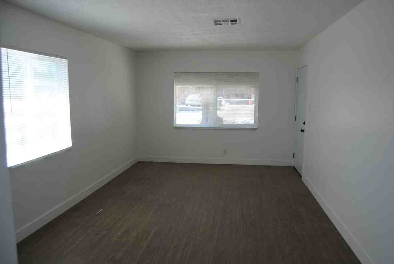 5812 Clayton St - Photo 5 of 18